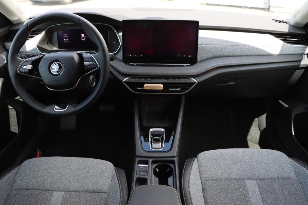 Skoda Octavia first edition 1.5 tsi m-hev 85 kw / 115 pk hatchba