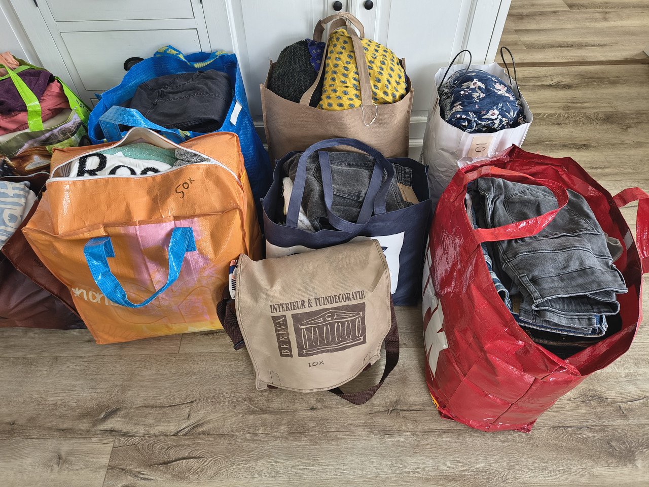 Enorme partij dameskleding, kledingpakket XS, S, M, L, XL. 450 stuks!