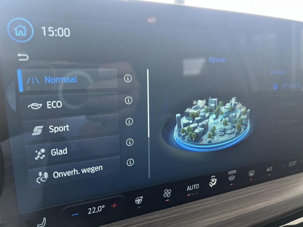 Ford Kuga 2.5 phev active slechts 322km!