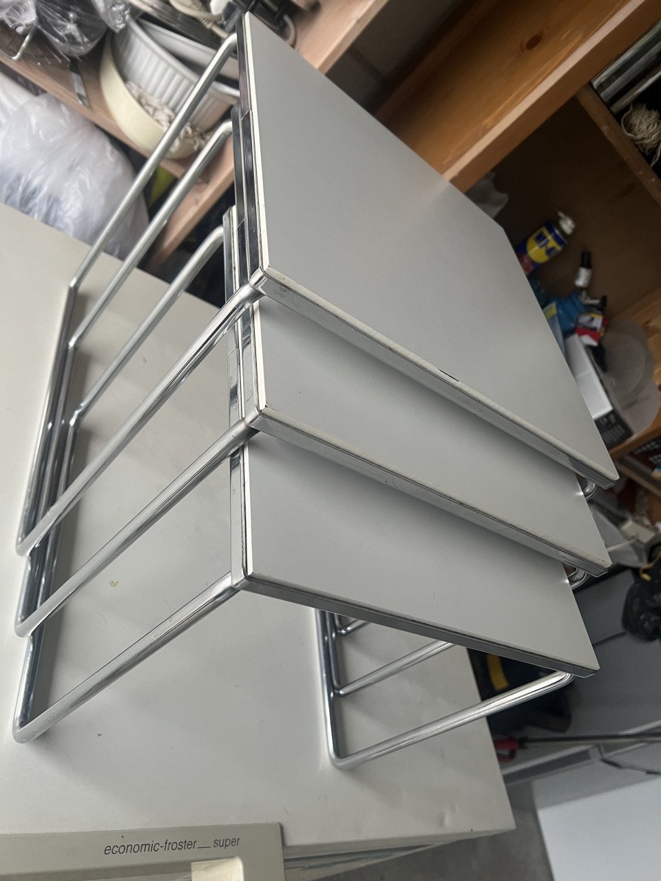 Mesona Bijzettafel set wit RVS chroom voet  als nieuw