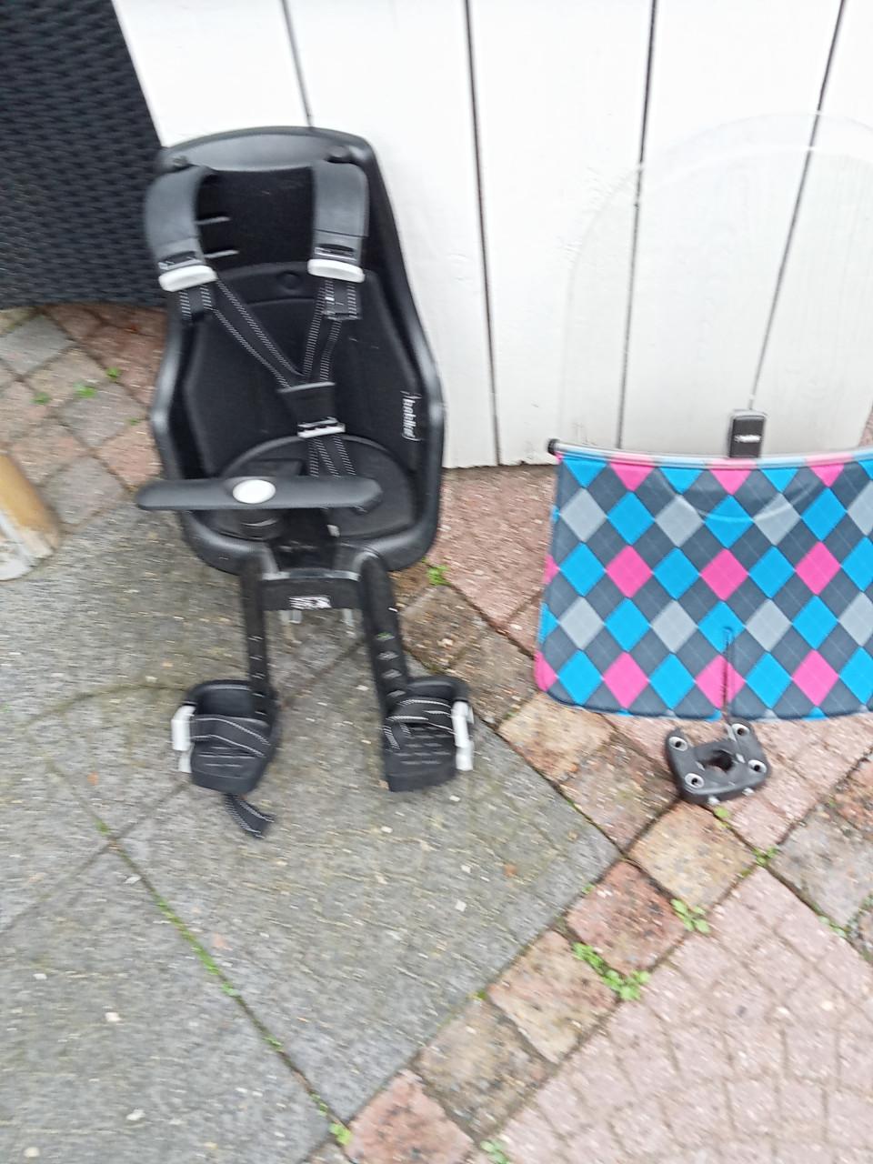 Te koop fietsstoeltje ( voorzitje ) inclusief windscherm.