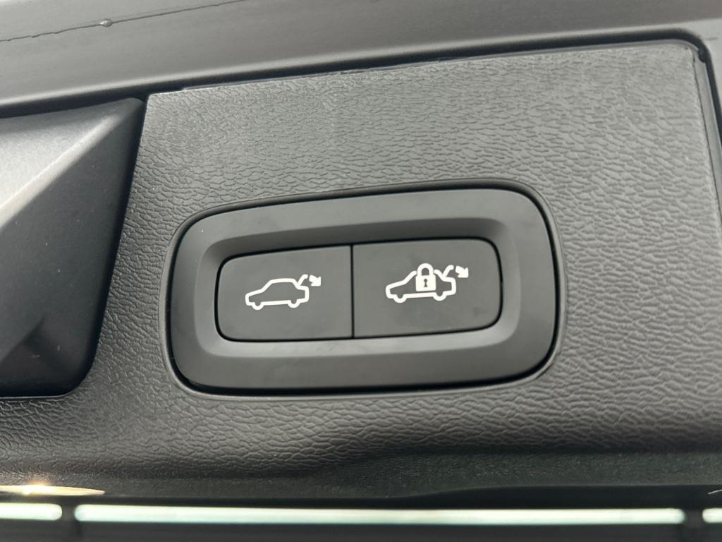 Volvo XC60 t6 398pk recharge ultra dark|