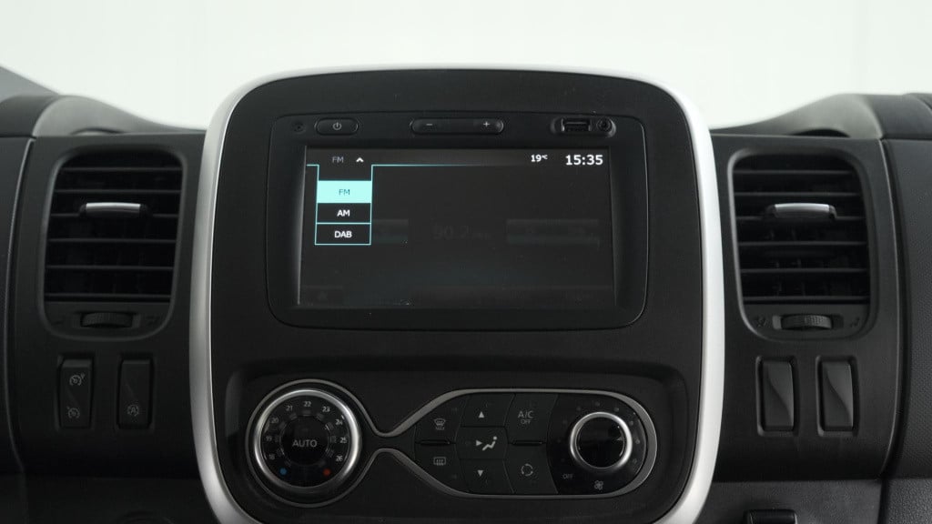 Renault Trafic 2.0 dci 170 t29 l2h1 dc comfort | trekhaak | camera | apple 