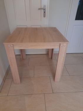 Mooie tafel 80 x 80 x 75H (in goede nette staat )