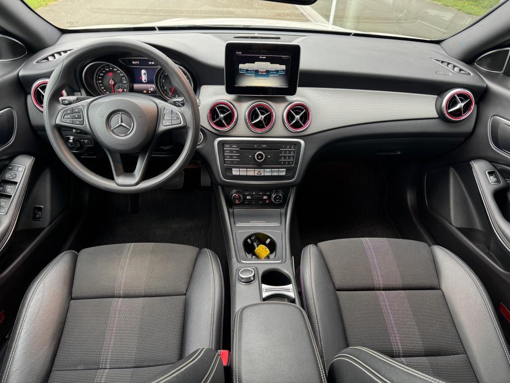 Mercedes-Benz Cla 200 urban automaat , apple-carplay , achteruitrijcamera ,