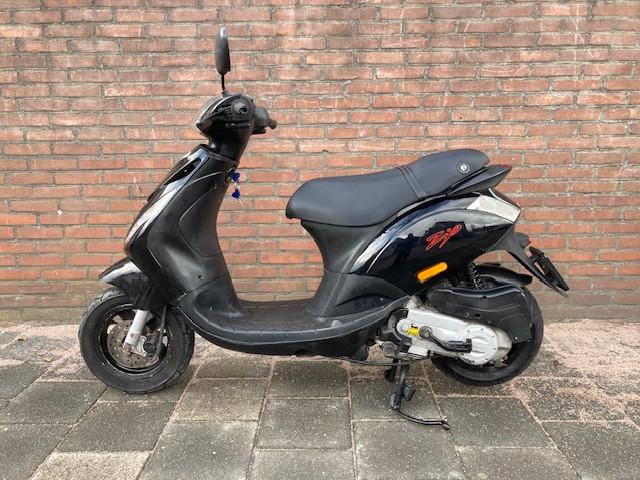 LEUKE PIAGGIO ZIP 4 TAKT SNOR SCOOTER ! BOUWJAAR 2015