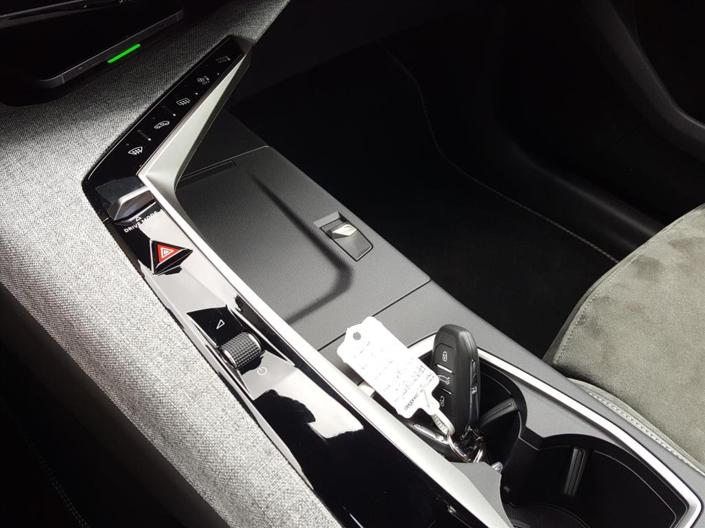 Peugeot E-3008 ev 73 kwh 210pk gt avantage apple carplay & android auto | n