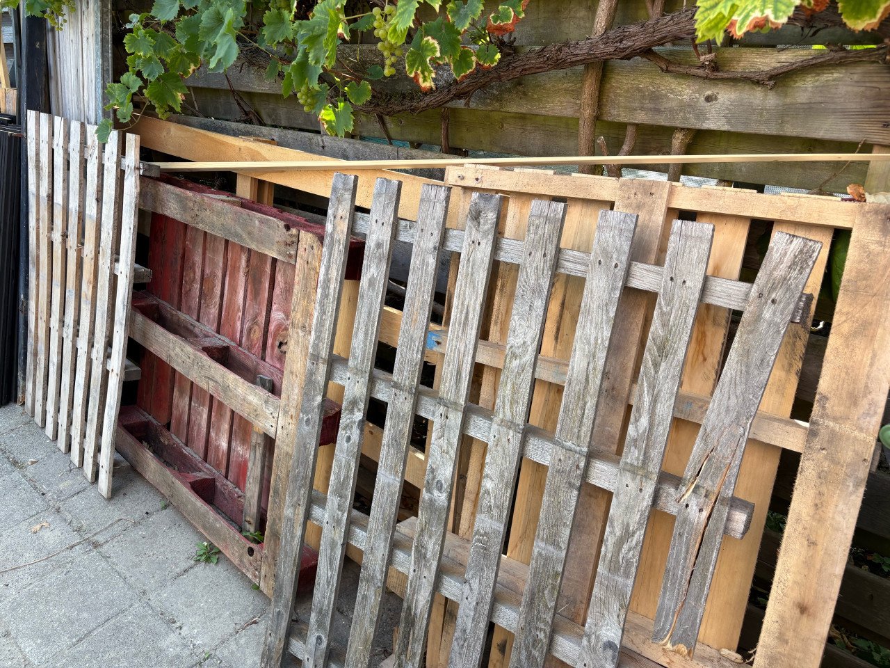 6 pallets en resthout gratis ophalen