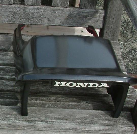 Honda 750-900 1979 t/m 1984  kappen en zadel voor wie dat nog  zoekt