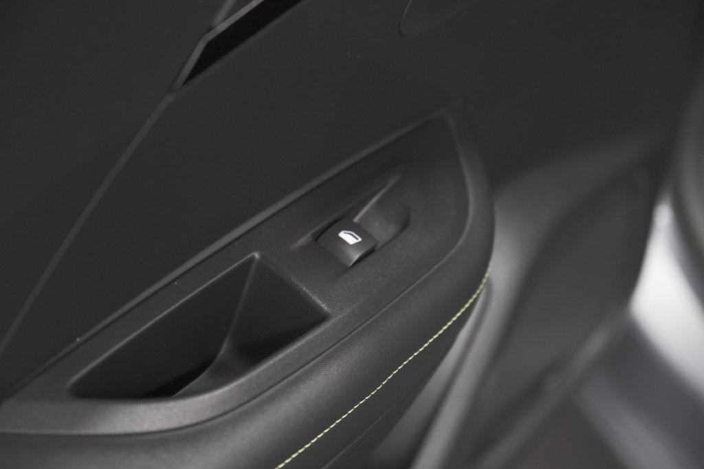 Peugeot 2008 puretech 130 eat8 gt-line | stoelverwarming | camera | dodehoe