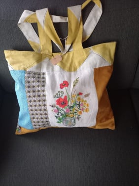 Tas met borduurwerk