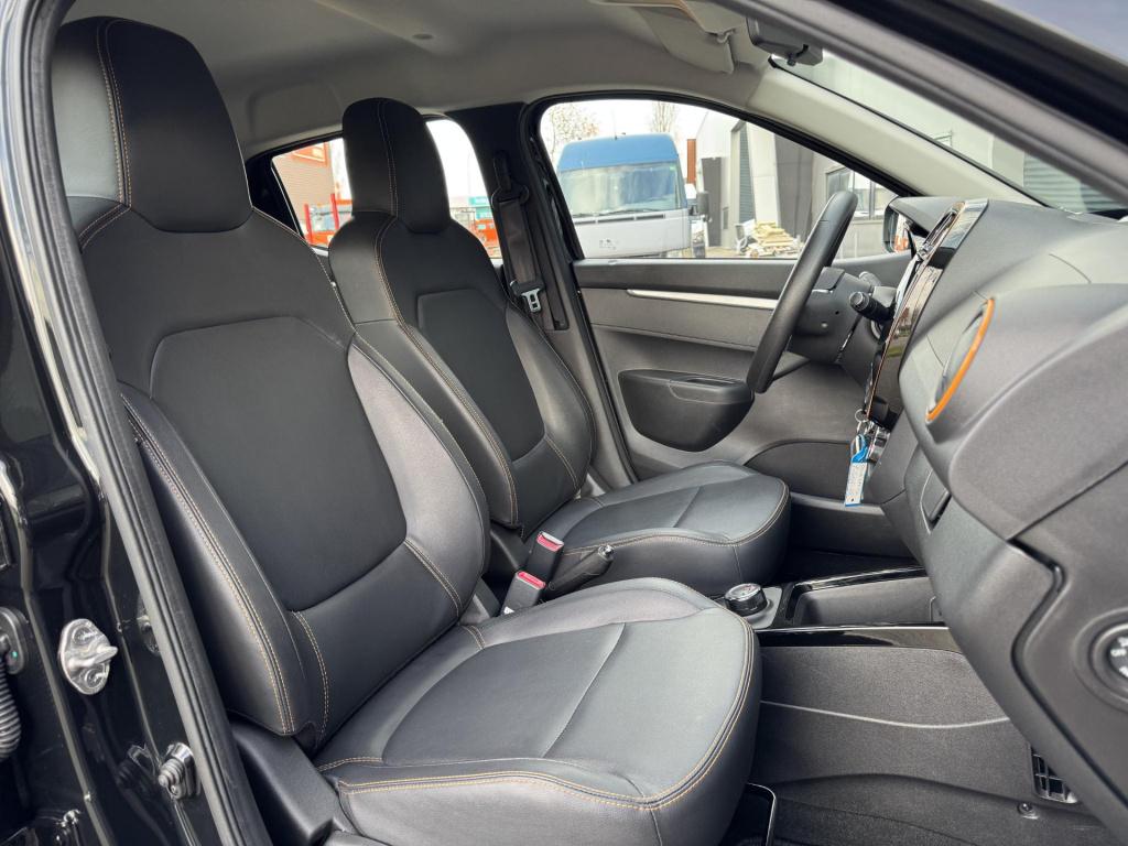 Dacia Spring comfort plus 27 kwh soh 95%, nl-auto meest luxe uitvoering!