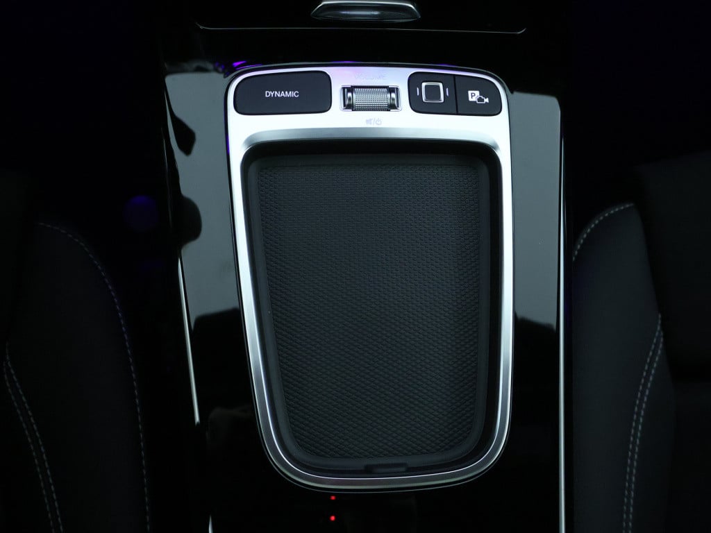 Mercedes-Benz A-Klasse 180 business solution amg | nightpakket | parkeerpak