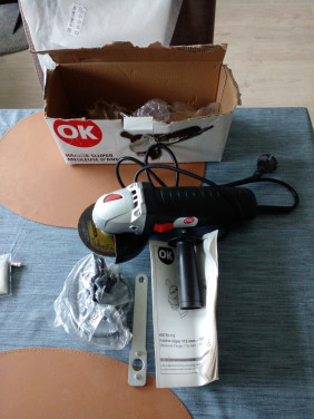 Haakse slijper 115 mm / 750 watt compleet.