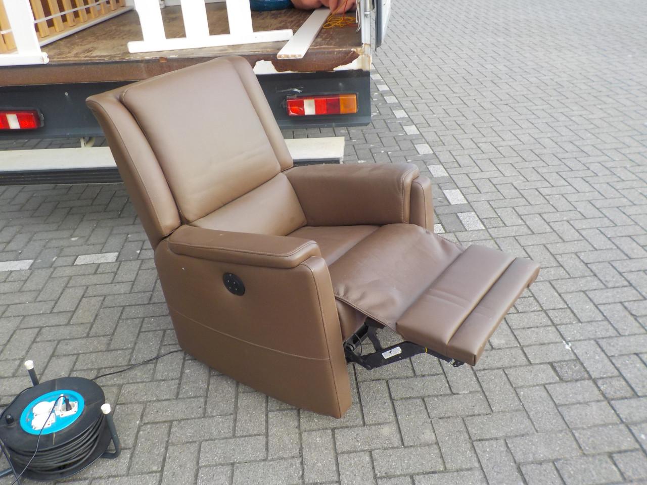 Mooie kwaliteit elektrische leren relax fauteuil met 2 motoren  goede staat