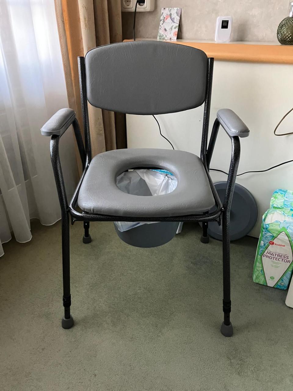 Splinternieuwe postoel ongebruikt.