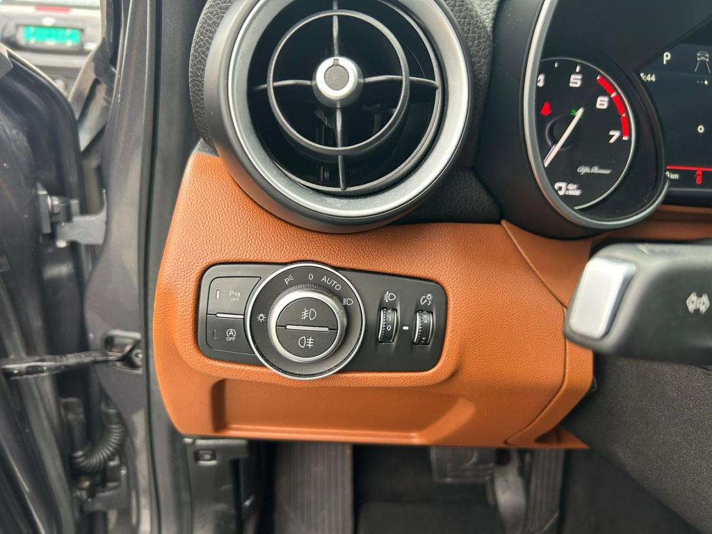 Alfa Romeo Giulia * veloce pack * stoel + stuur verwarming* 100% onderhoude