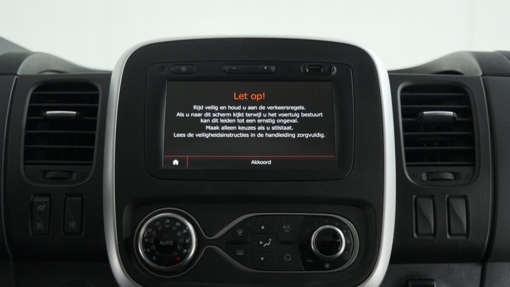Renault Trafic 2.0 dci 170 t29 l2h1 dc comfort | trekhaak | camera | apple 