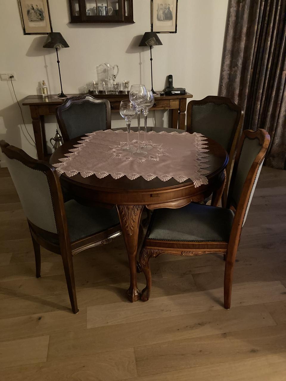 Eettafel met 4 stoelen