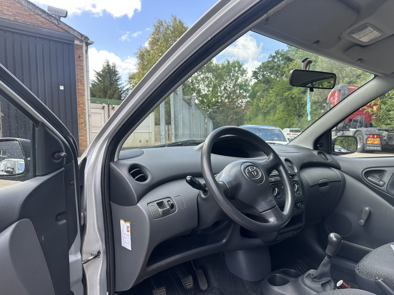 Toyota Yaris 1.0 16V 5DR