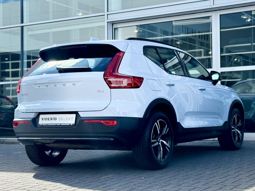 Volvo XC40 b4 197pk plus dark |adap.cruise| trekhaak | camera| elektrische