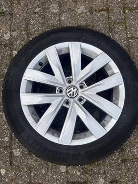 4 x vw passat velgen en winterbanden (215/55 R17H)