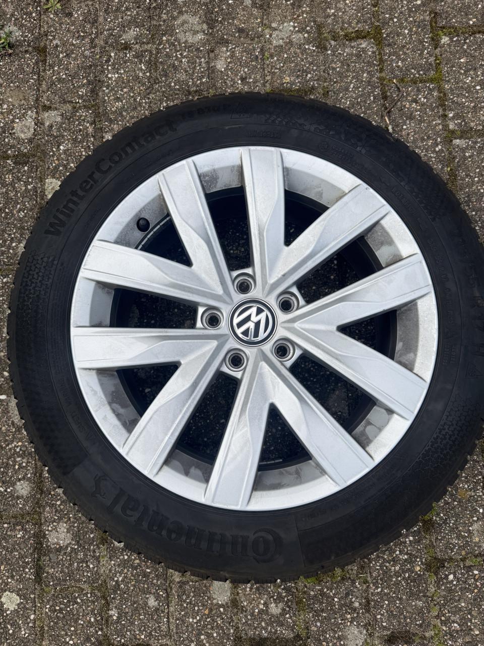 4 x vw passat velgen en winterbanden (215/55 R17H)