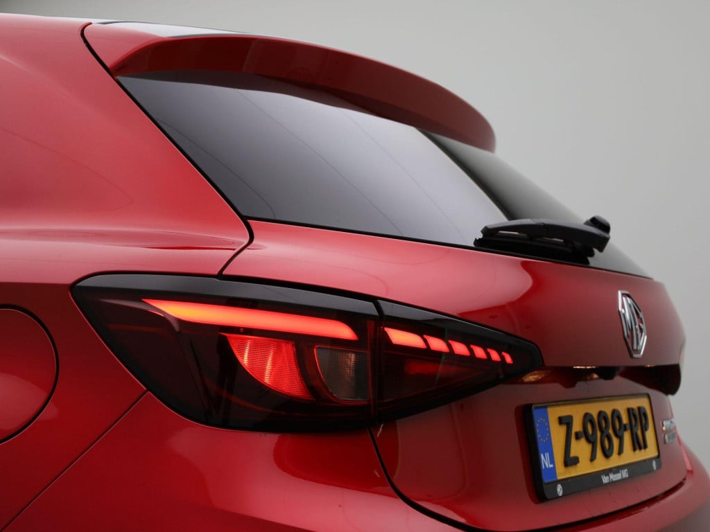 MG 3 mg3 hybrid+ 1.5 hybrid luxury 17'' velgen | zwart dak & spiegels | pri