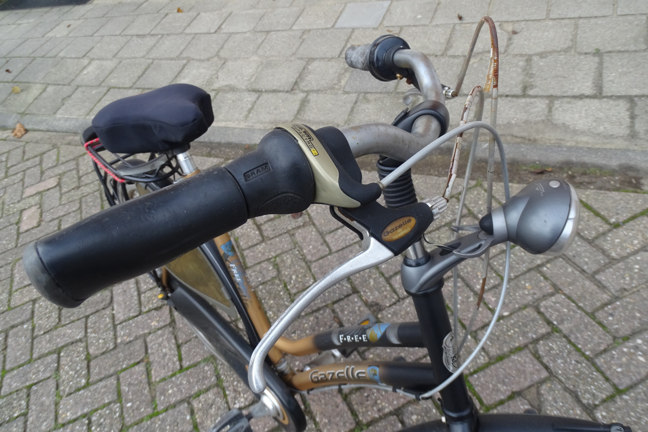 Praktisch nieuwe (Sport-)tandem te koop + Gazelle damesfiets