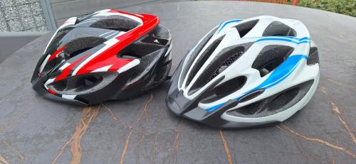 2 fietshelmen