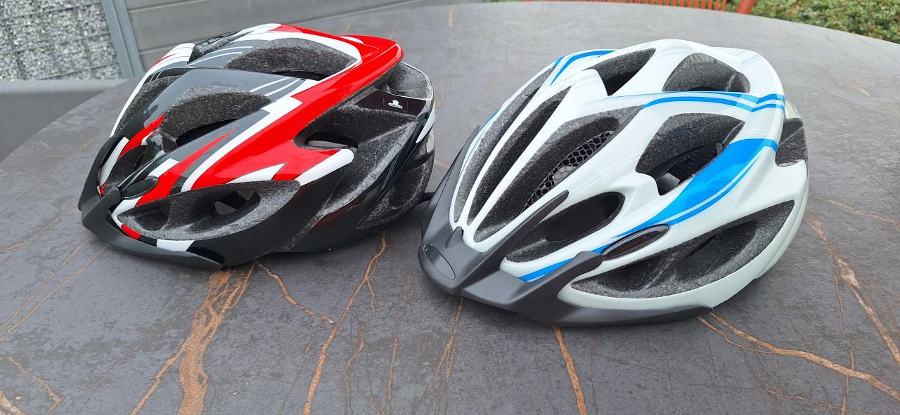 2 fietshelmen