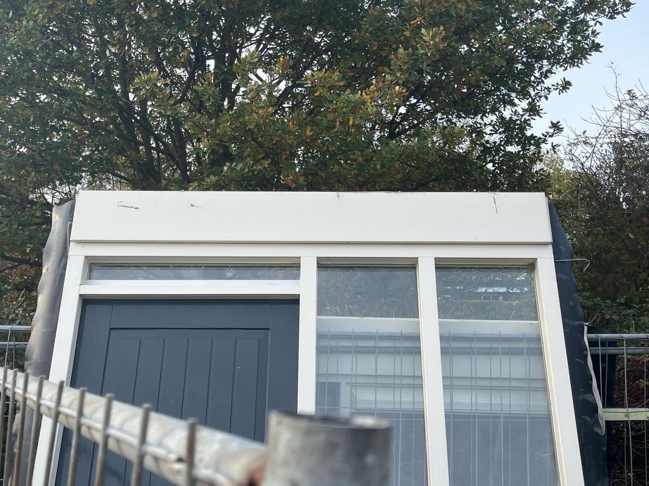 Hardhouten voordeur met zijramen