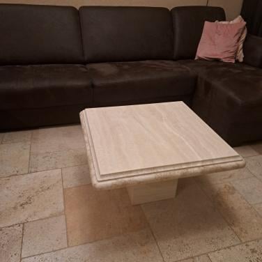 Natuurstenen salontafel.