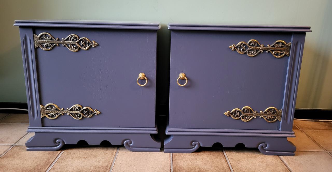 Set opgeknapte nachtkastjes grijs