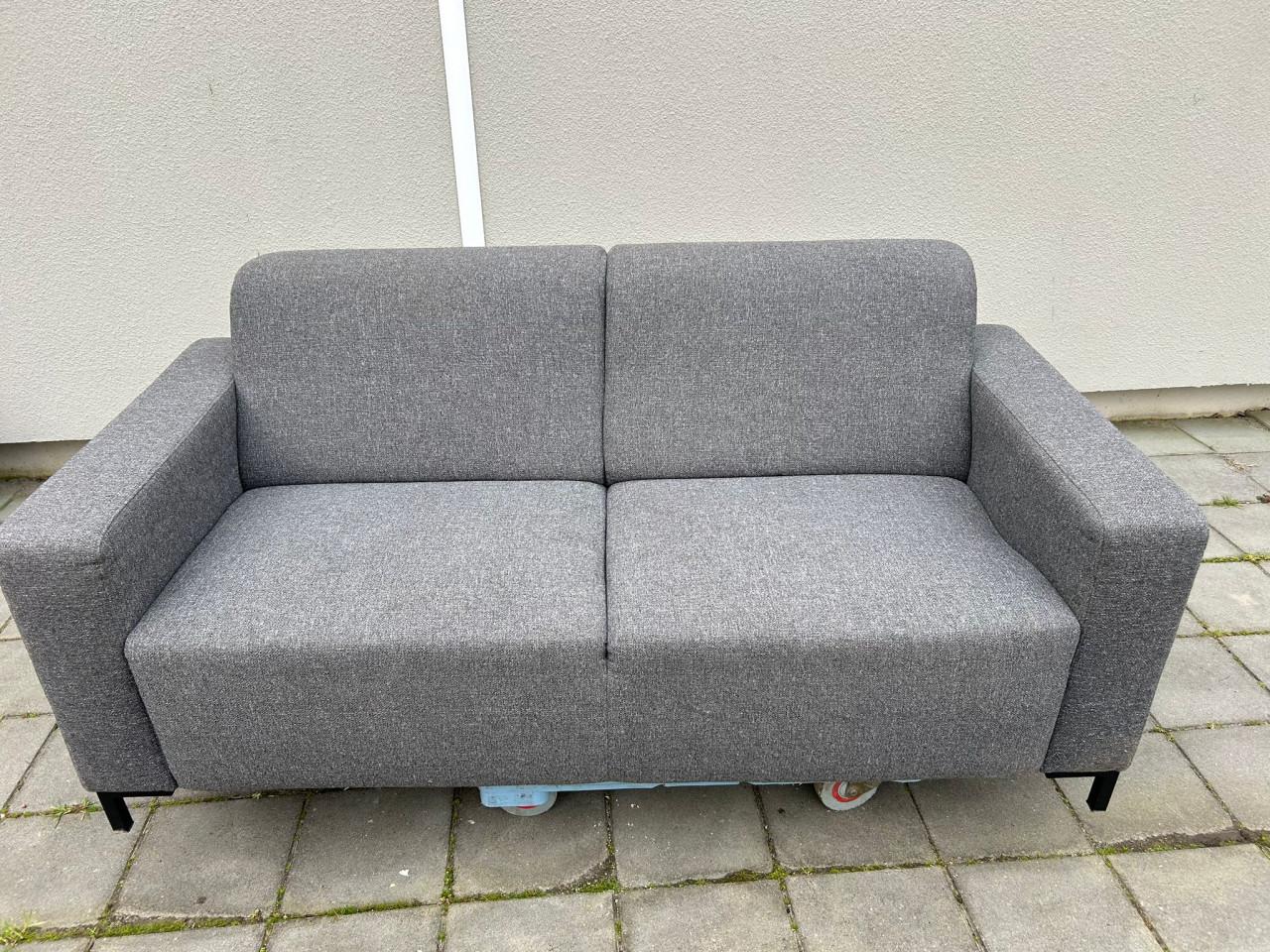 Grijze tweezitsbank 183x85cm met lichte beschadiging