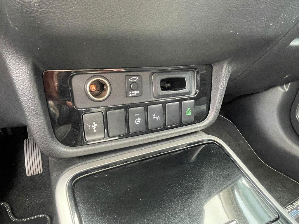 Mitsubishi Outlander 2.4 phev intense+ plug in hybride automaat