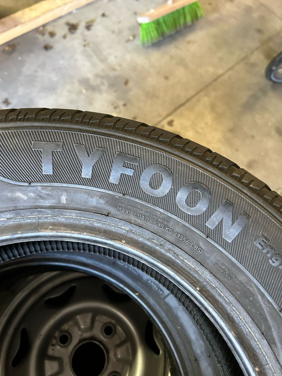 15 INCH TYFOON SUCCESSOR ZOMERBAND