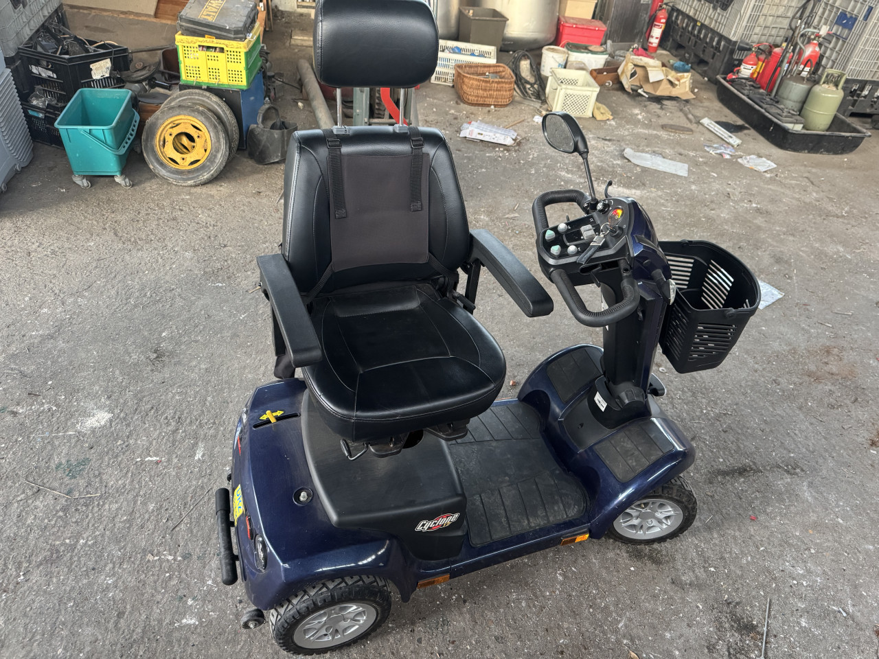 Goed werkende scootmobiel met 4 wielen!