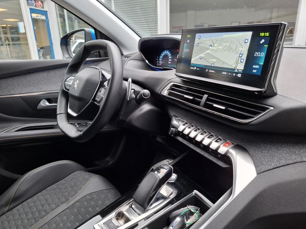 Peugeot 3008 suv 1.6 hybrid 225 eat8 automaat road trip nav/cam