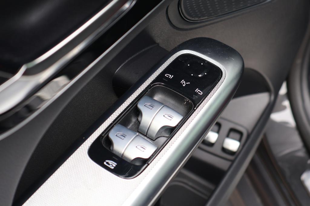 Mercedes-Benz Glc 300e 4matic amg l airmatic l gestuurde achteras l panoram