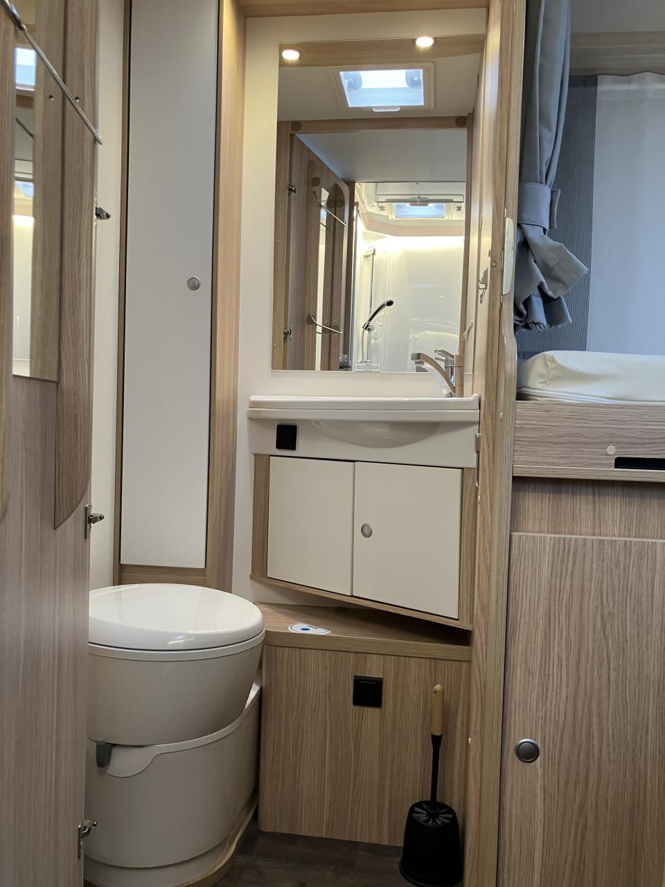 Te koop schitterende goed onderhouden 4 pers camper, Sunlight T68 (2023)