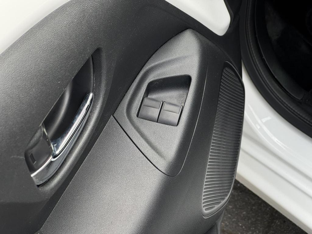 Citroen C1 1.0 e-vti shine navigatie + park. sensor, nl-auto!