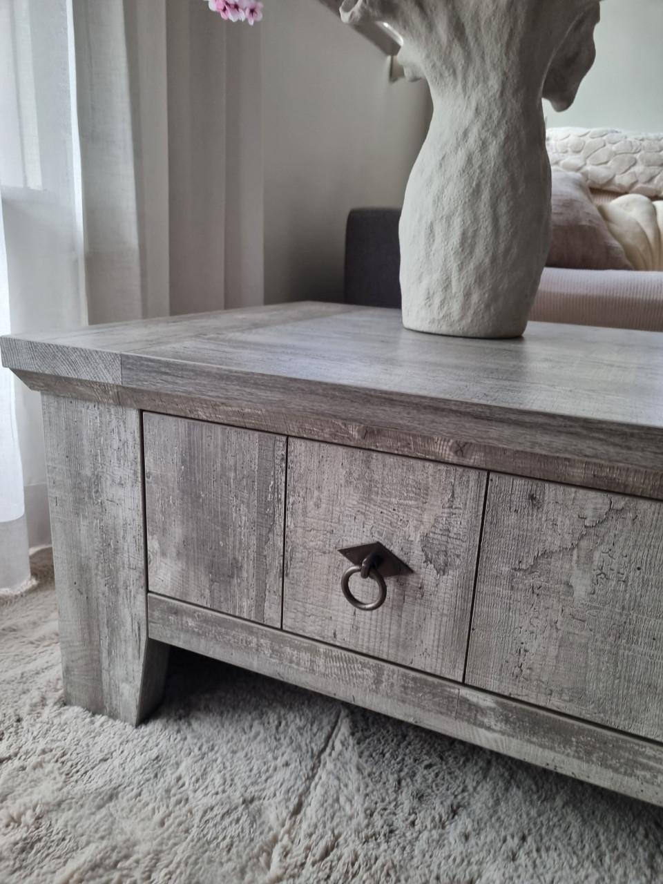 Mooie robuuste salontafel A-meubel
