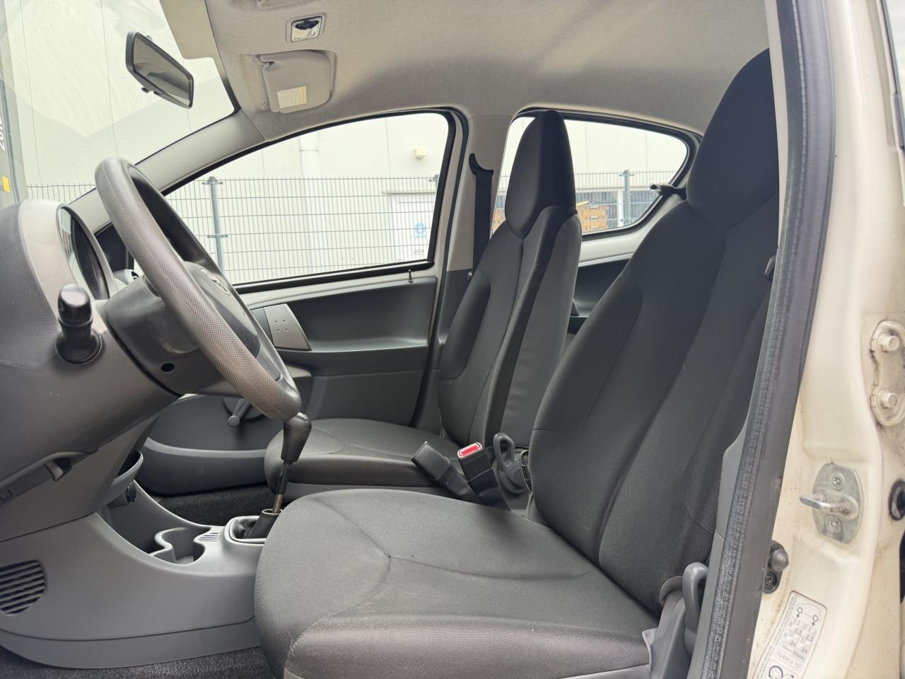 Toyota Aygo 1.0 12V Vvt-i 5DRS 2011 Wit Airco Apk Nap Navi