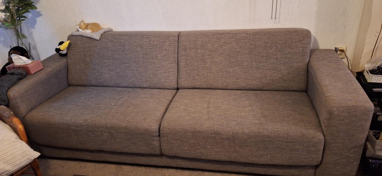 Stevige zware bank met poef.