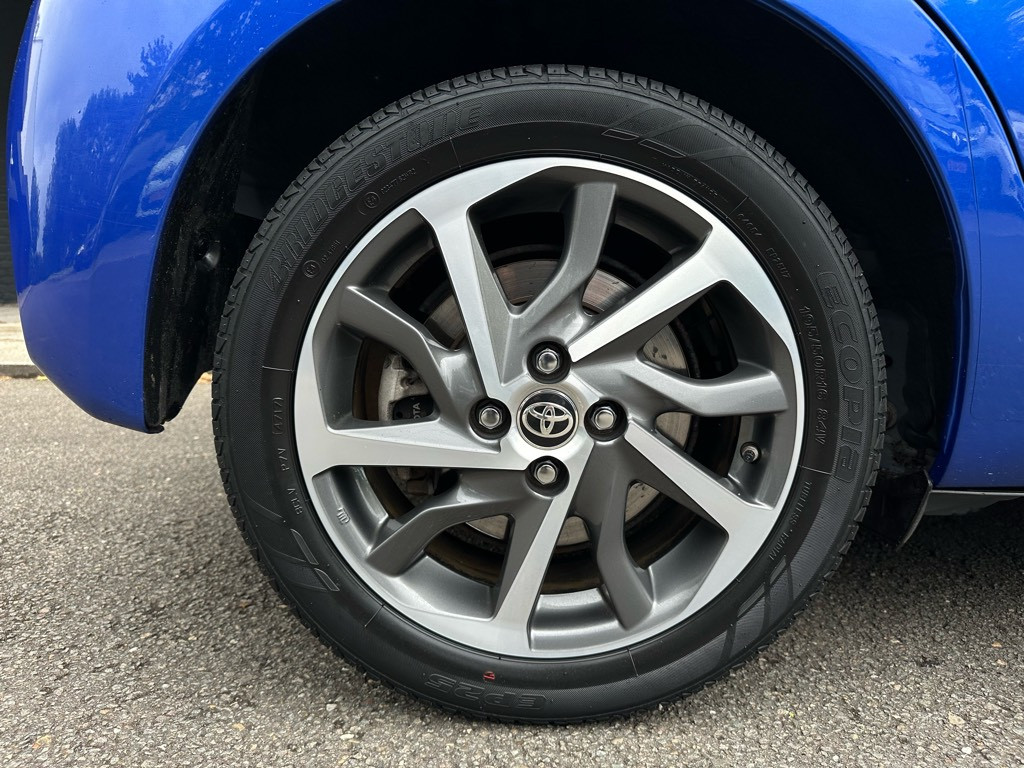 Toyota Yaris 1.5 hybride // premium uitvoering //