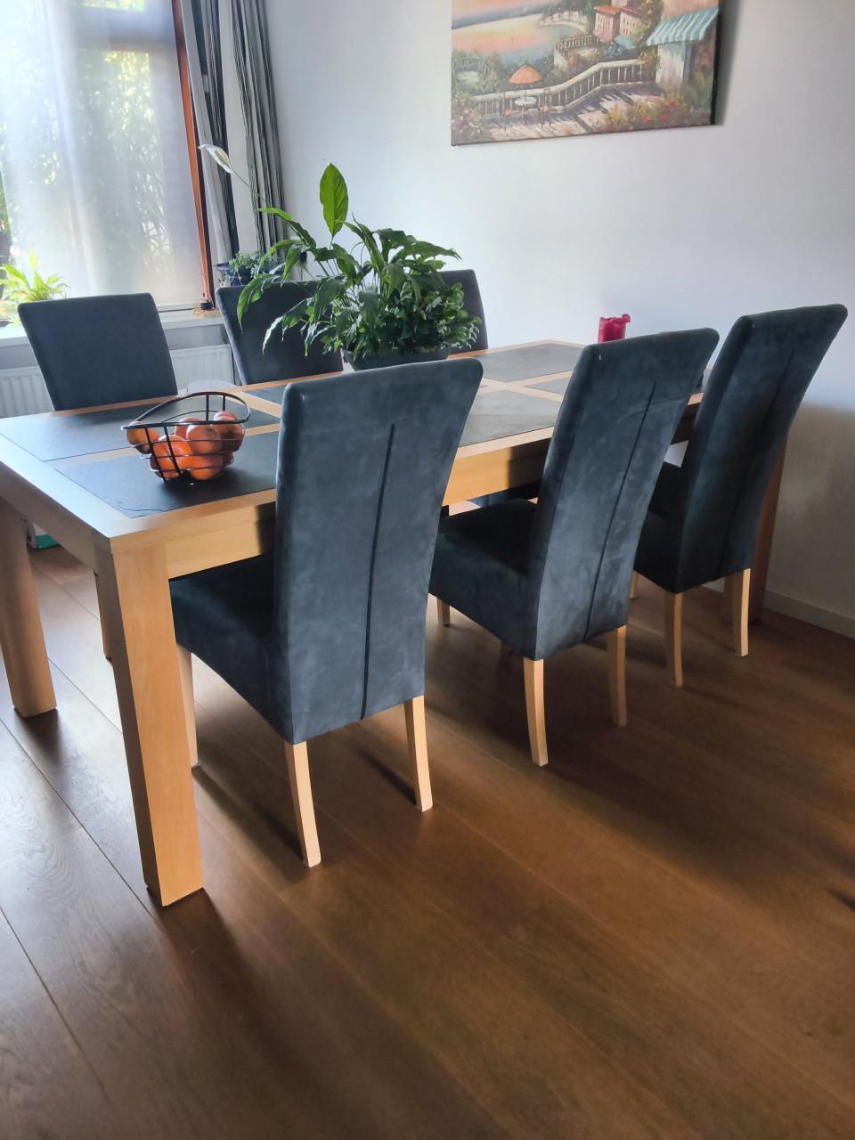 Tafel 2x1 meter met 6 stoelen