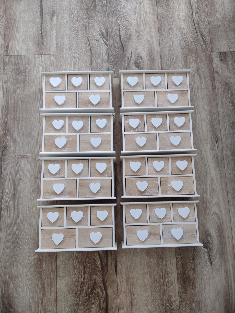 8x houten ladekast met hartjes, houten kastje, tafelkast.