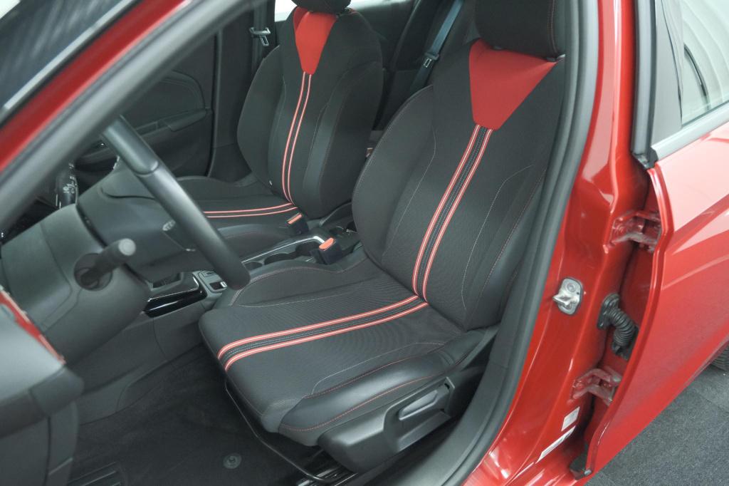 Opel Corsa turbo 100 gs line | parkeersensoren | apple carplay | 16 inch li