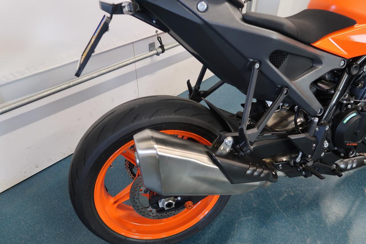 KTM 990 Duke 2024 in nieuwstaat slecht 1900km
